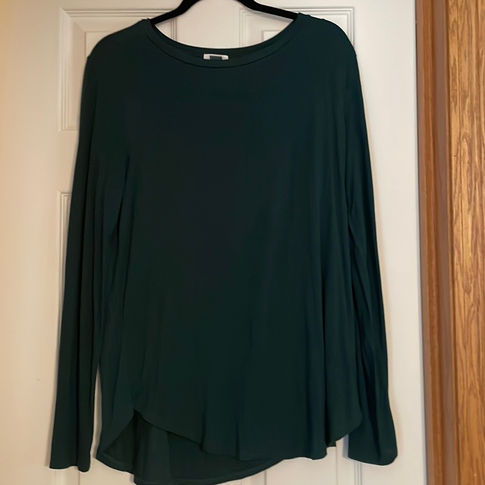 Old Navy long sleeve tee in green